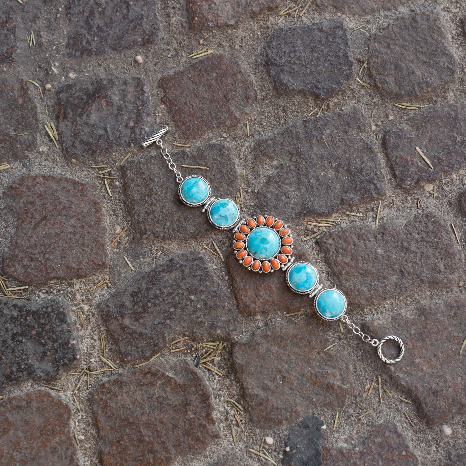 7.5" Reconstituted Turquoise and Coral Sunburst Toggle Bracelet - Joyeria Lady