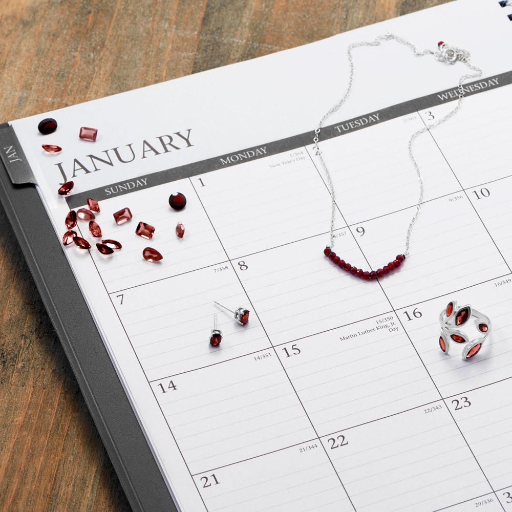 Oval Garnet Earrings - Joyeria Lady