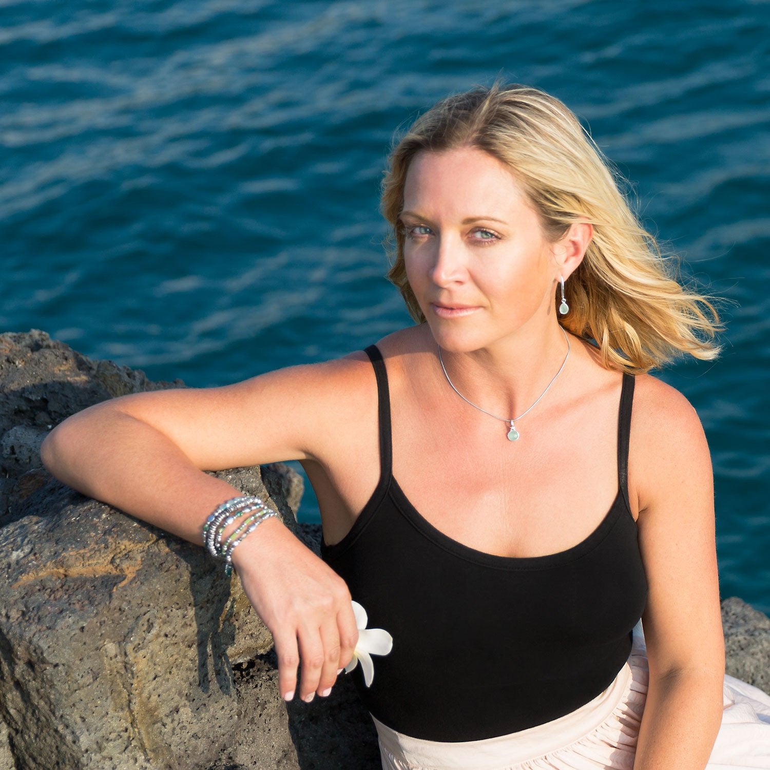 Faceted Sea Green Chalcedony Pendant with "X" Design - Joyeria Lady