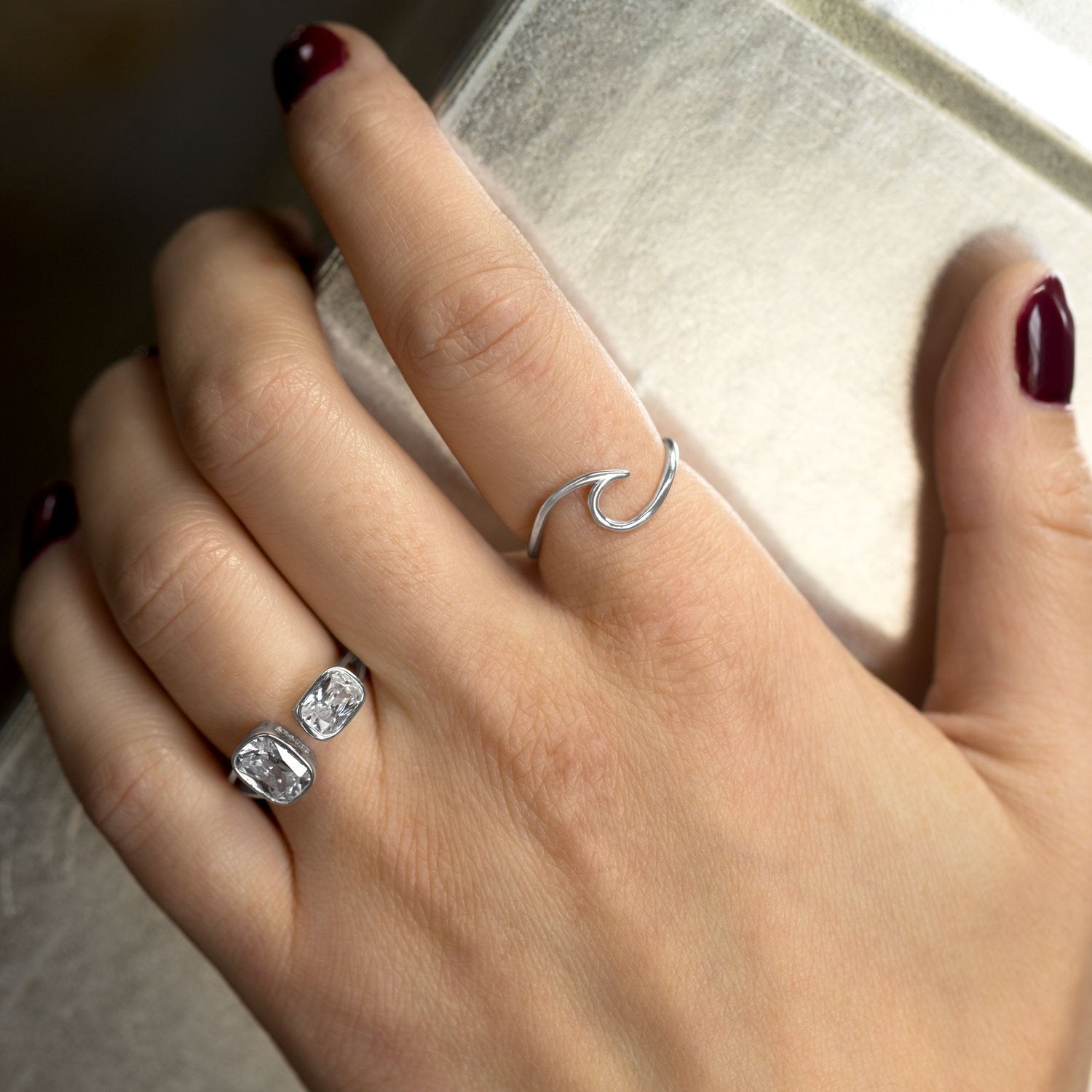 "Wave of Fresh Air" Rhodium Plated Wave Ring - Joyeria Lady