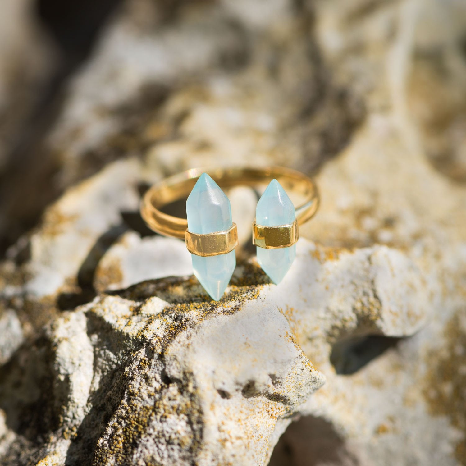 14 Karat Gold Plated Spike Pencil Cut Aqua Chalcedony Split Ring - Joyeria Lady