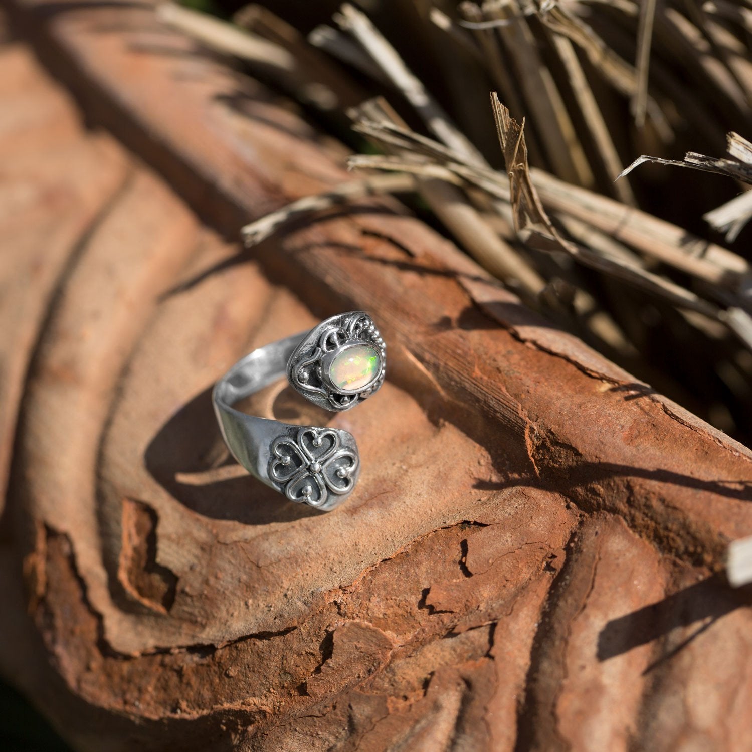 Oxidized Ethiopian Opal Wrap Ring - Joyeria Lady