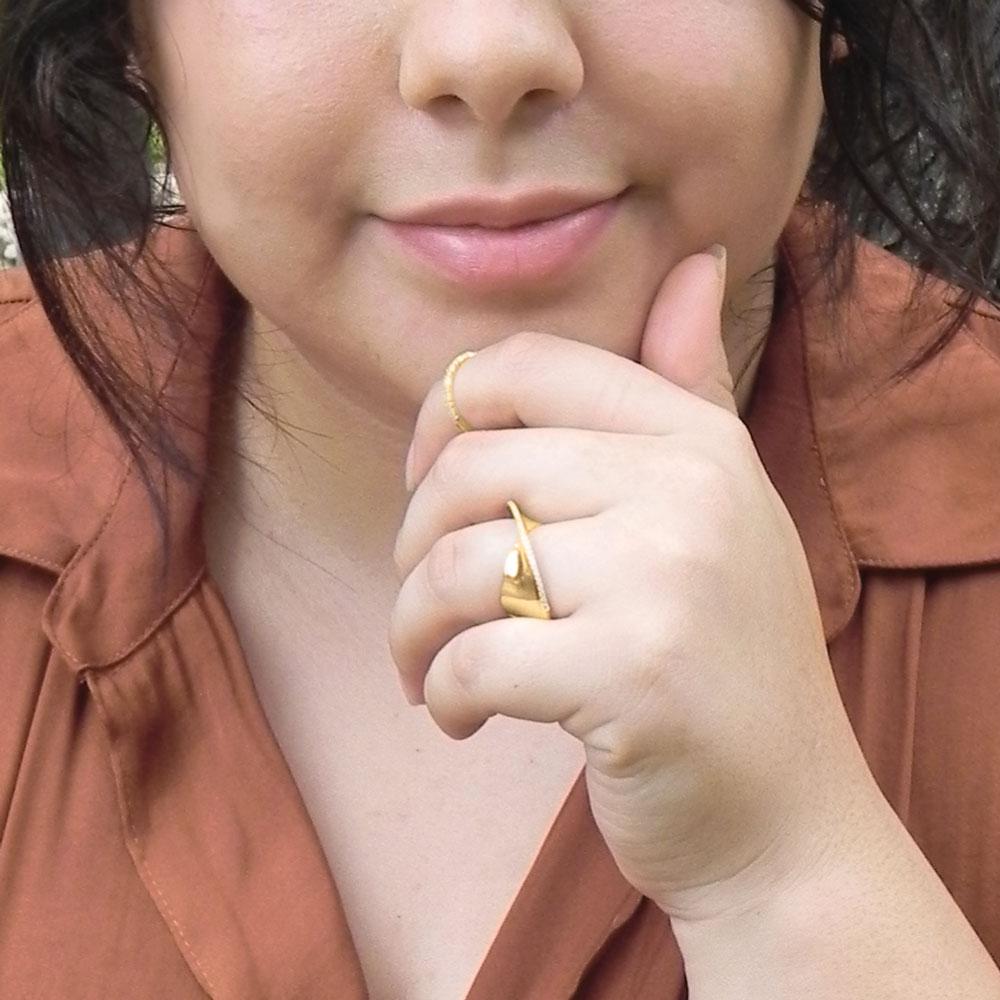 14 Karat Gold Plated Diagonal CZ Ribbon Ring - Joyeria Lady