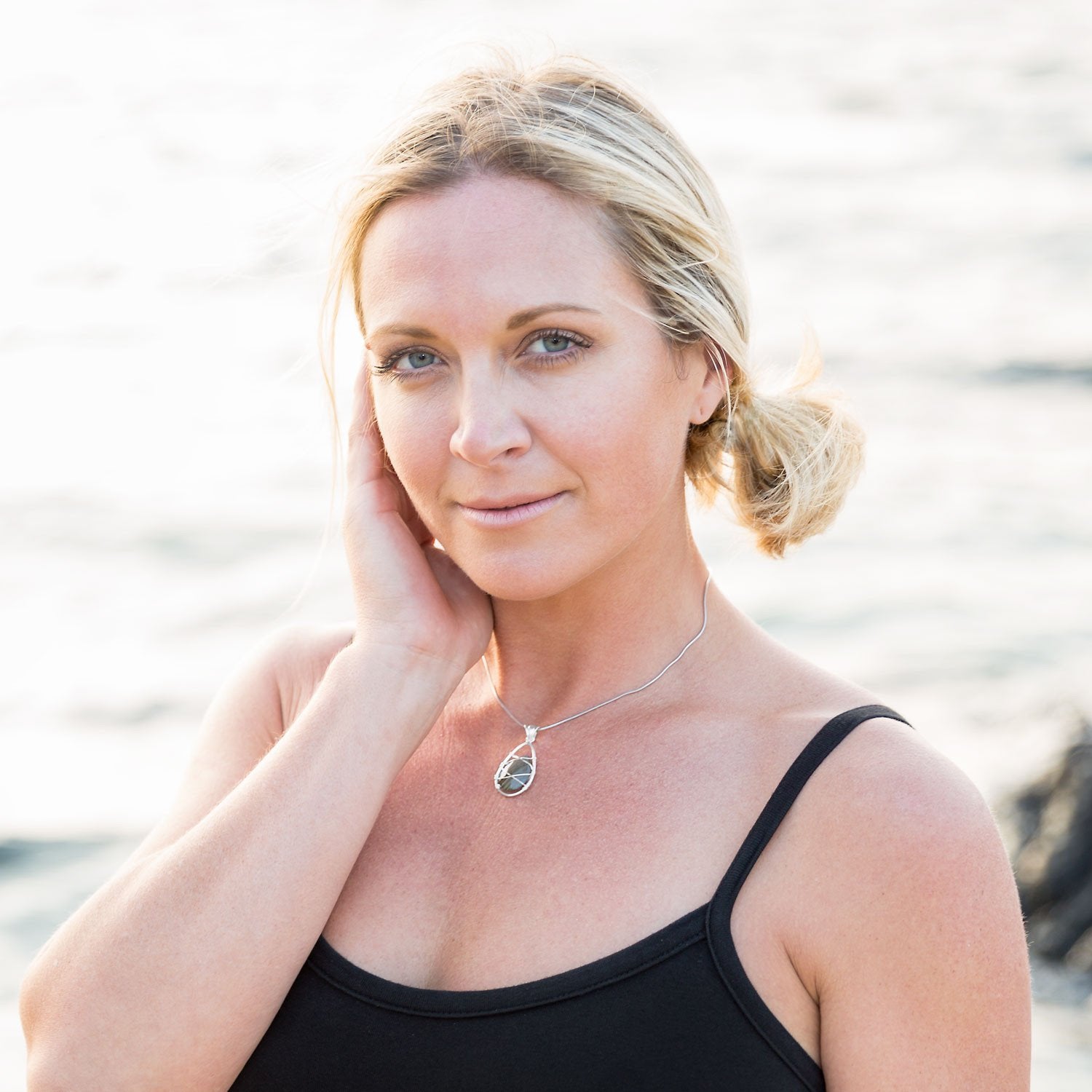 Wire Wrap Labradorite Pendant - Joyeria Lady