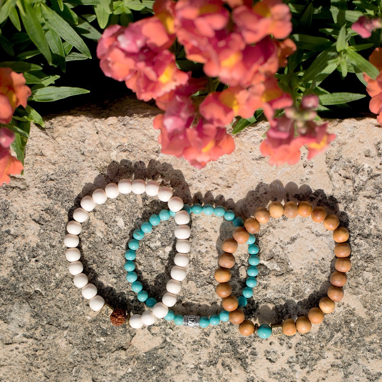 White Wood Bead Stretch Fashion Bracelet - Joyeria Lady